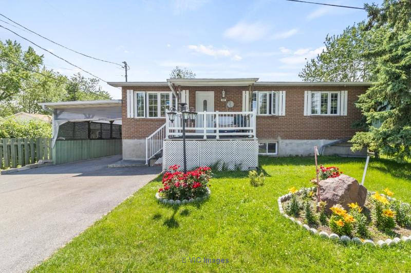 Magnificent house in sought after area of Vaudreuil | Housing - houses ...